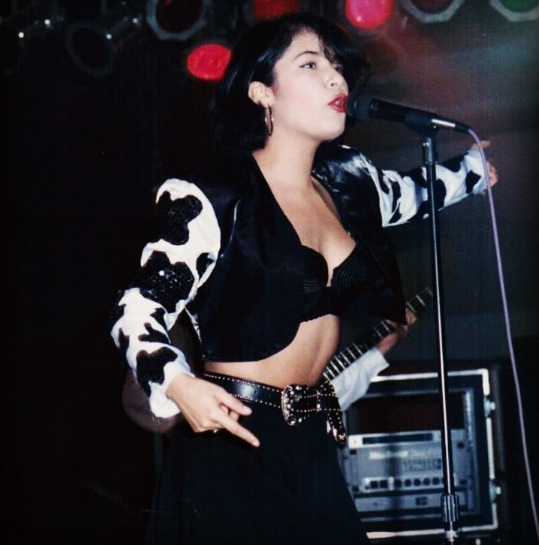 Amor prohibido, éxito y una trágica muerte, así fue la vida de Selena Quintanilla