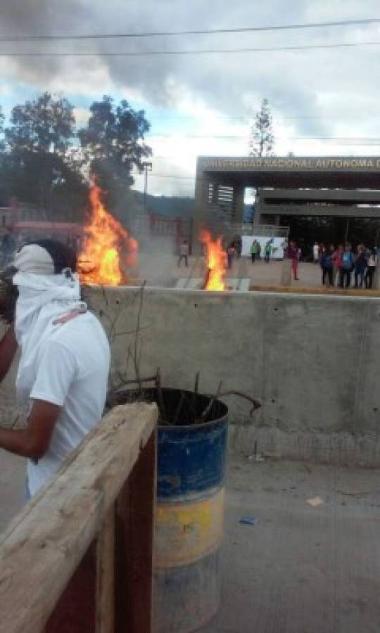 Estudiantes de la UNAH protestan contra la reelección de Juan Orlando Hernández