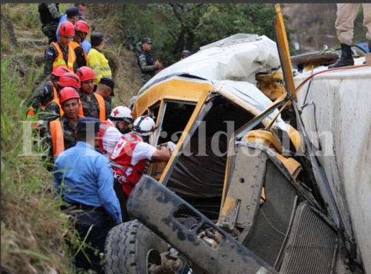 Las imágenes más estremecedoras del accidente de bus en salida al sur