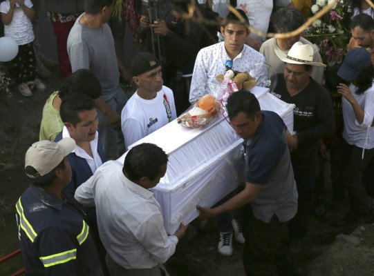 FOTOS: Lágrimas y desconsuelo en doloroso adiós a Fátima Cecilia