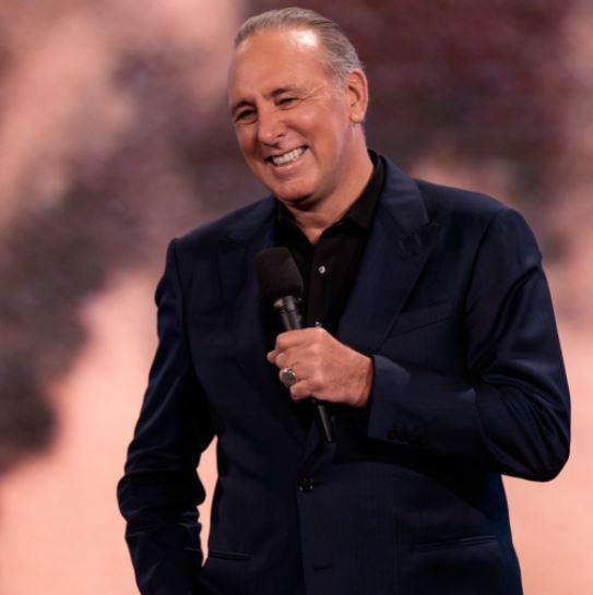 ¿Quién es Brian Houston, el pastor de la iglesia Hillsong que renunció por escándalos?