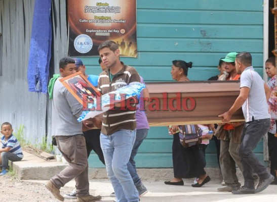 Dolorosa despedida a joven que murió por bala perdida en El Pedregal