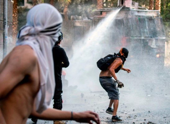 Las imágenes de las tensas y violentas protestas en Chile contra Piñera