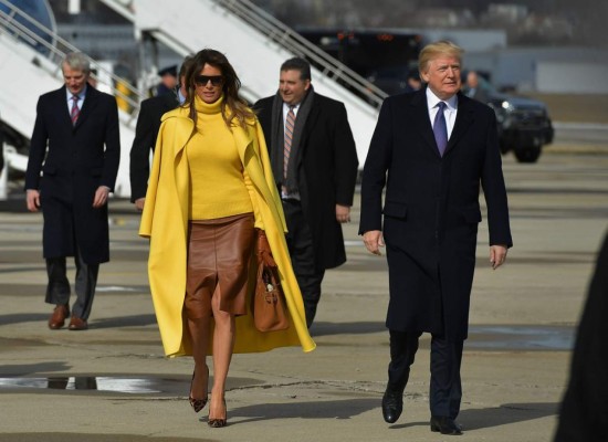 ¿Estrategia? Así rechazó Melania otra vez la mano de Donald Trump