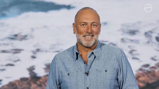 ¿Quién es Brian Houston, el pastor de la iglesia Hillsong que renunció por escándalos?