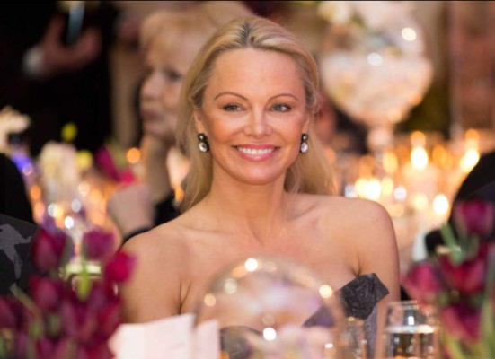 Pamela Anderson pasó por el quirófano y se ve irreconocible