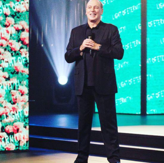 ¿Quién es Brian Houston, el pastor de la iglesia Hillsong que renunció por escándalos?