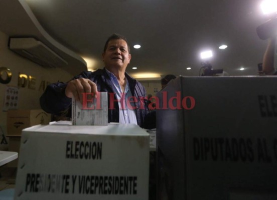 FOTOS: Así votaron las figuras políticas en distintos puntos de Honduras