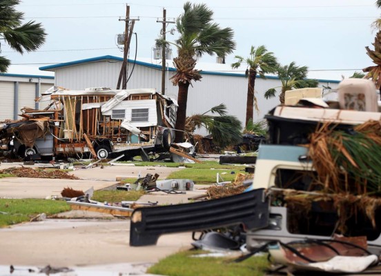 Las imágenes que dejó el primer golpe destructor del huracán Harvey en Texas