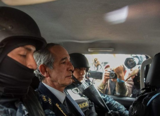 Así fue la detención y traslado del expresidente Álvaro Colom a los tribunales en Guatemala