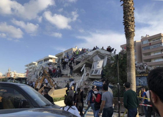 Las imágenes del caos y devastación que dejó el terremoto en Turquía