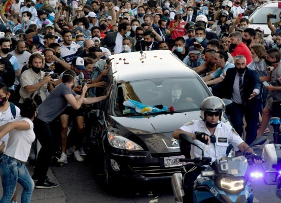 Entre el caos y la tristeza, Argentina y el mundo dan su 'último adiós' al ídolo Maradona (FOTOS)