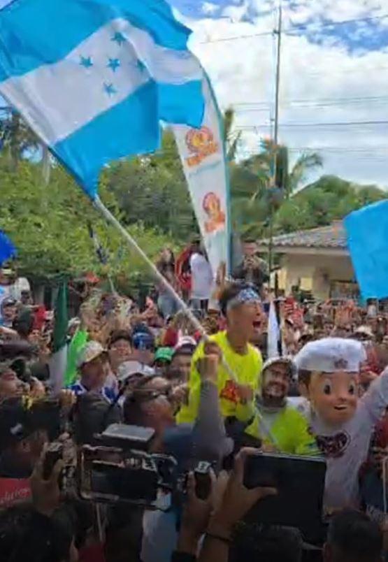 Así fue la emotiva llegada de Shin Fujiyama a Honduras