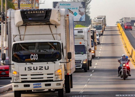 FOTOS: Así fue el traslado de 34 mil vacunas donadas por El Salvador