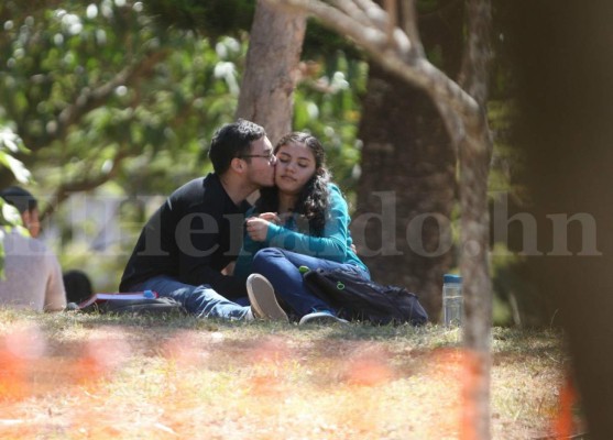 Universitarios de la UNAH viven con intensidad previo al amor y la amistad