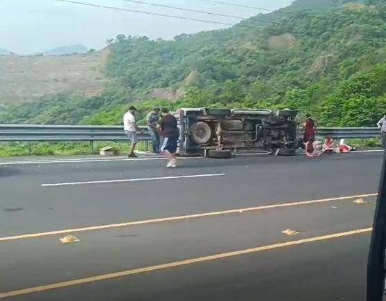 Las imágenes que dejó el accidente en el Canal Seco; hay 2 muertos