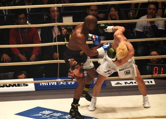 FOTOS: Así noqueó Floyd Mayweather al japonés Tenshin Nasukawa