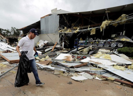 Las imágenes que dejó el primer golpe destructor del huracán Harvey en Texas