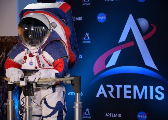 FOTOS: Así son los nuevos trajes espaciales que presentó la NASA
