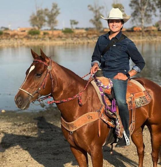 Así es Gohn, el hermano menor de Christian Nodal que también es cantante ¿Es igualito?