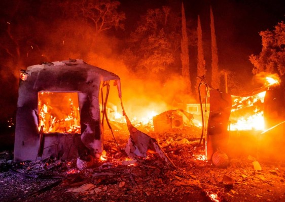 FOTOS: Muertos y miles de casas en peligro por incendios en California  