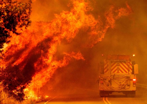 FOTOS: Muertos y miles de casas en peligro por incendios en California  