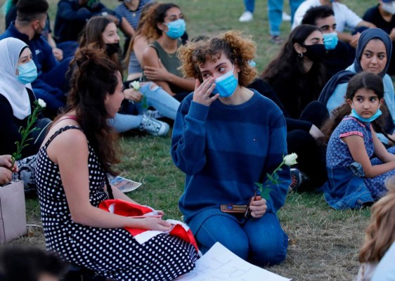 FOTOS: Llanto, shock y búsqueda de más víctimas en una devastada Beirut