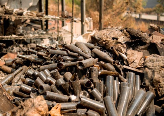 Desolación y llanto: las dramáticas fotos de los incendios en California  