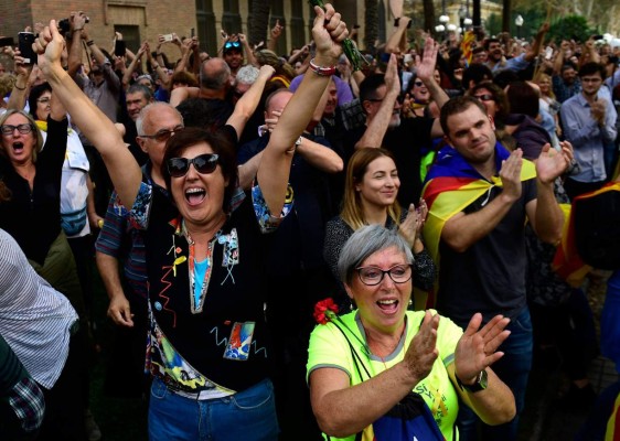 Así viven los catalanes su independencia de España, 27 días después del referéndum