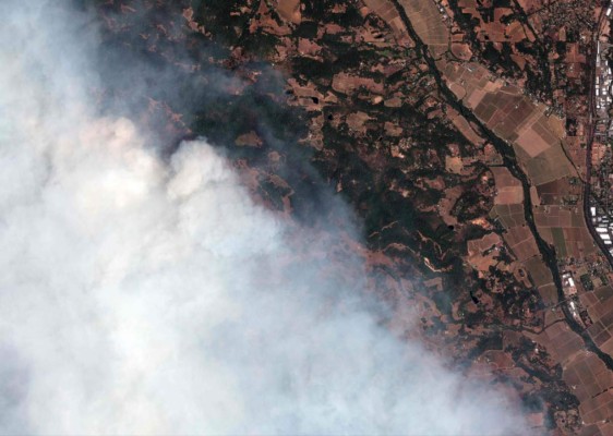 FOTOS: Muertos y miles de casas en peligro por incendios en California  