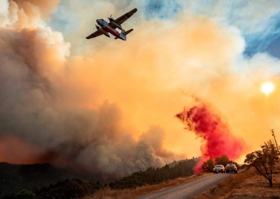 FOTOS: Muertos y miles de casas en peligro por incendios en California  