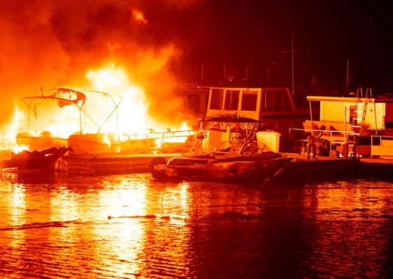 FOTOS: Muertos y miles de casas en peligro por incendios en California  