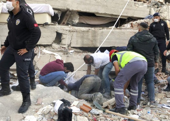 Dolor y devastación: las imágenes más impactantes del terremoto en Turquía