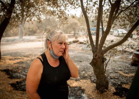 Desolación y llanto: las dramáticas fotos de los incendios en California  