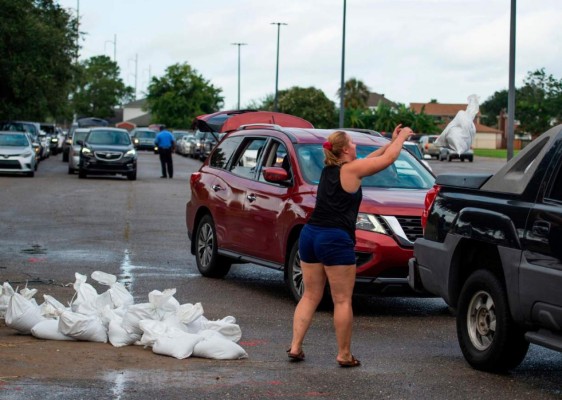 Huracán Laura amenaza costa este de EEUU y ordenan evacuaciones (FOTOS)  