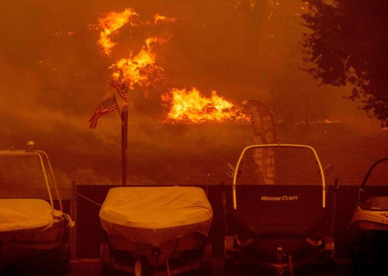 FOTOS: Muertos y miles de casas en peligro por incendios en California  