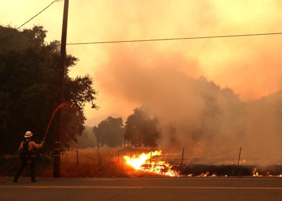 FOTOS: Muertos y miles de casas en peligro por incendios en California  