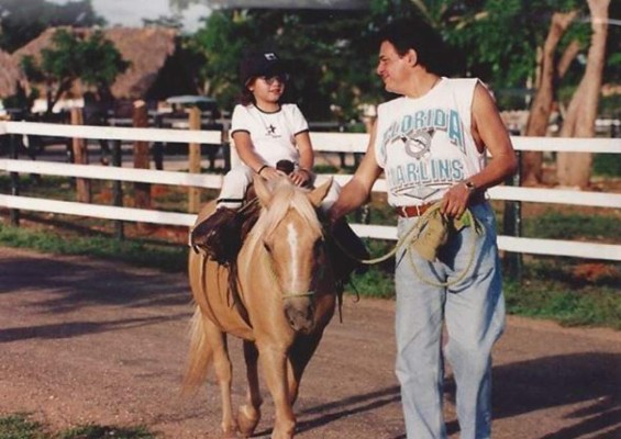 Así es Sarita Sosa, la hija que supuestamente secuestró a José José