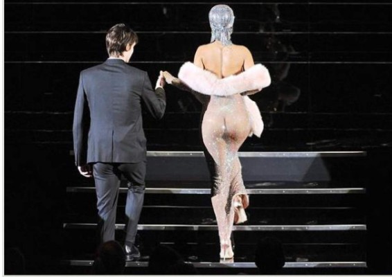 FOTOS: Los vestidos más sensuales, polémicos y criticados de Rihanna