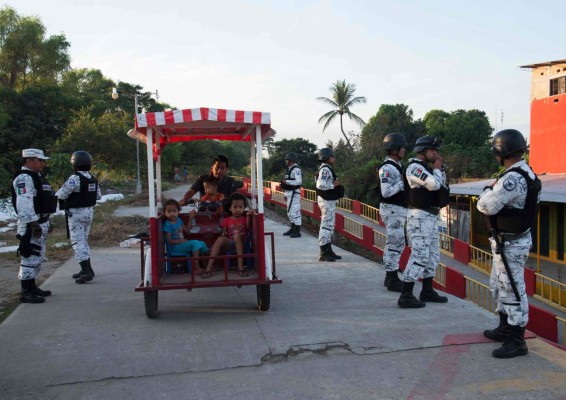 FOTOS: México bloquea ingreso de la caravana; migrantes buscan puntos ciegos