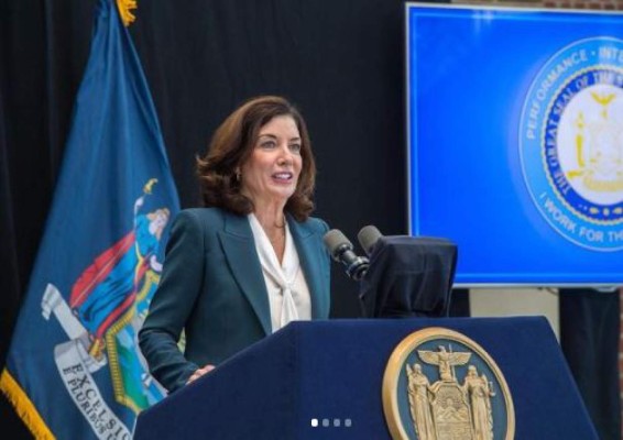 Así es Kathy Hochul, la primera mujer en convertirse en gobernadora de Nueva York