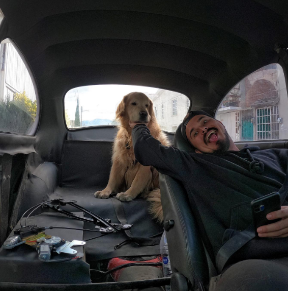 Muere influencer que recorrió el continente americano junto a su perro Shurastey