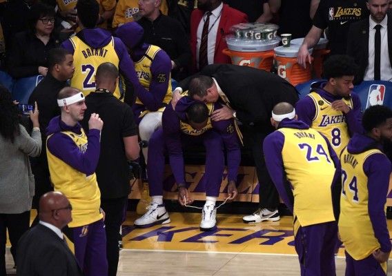 Lágrimas, aplausos y melodías: Así fue el sentido homenaje de los Lakers a Kobe Bryant