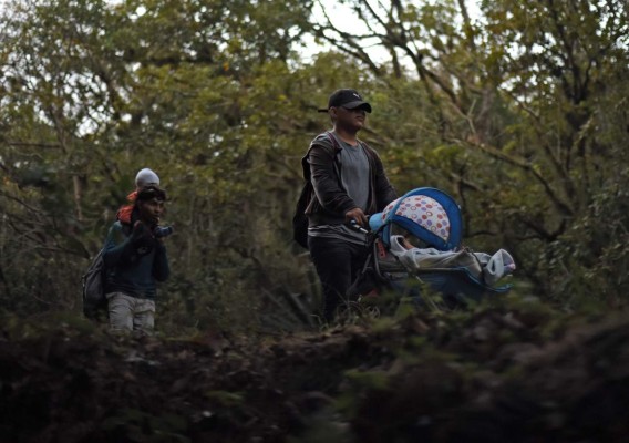 FOTOS: México bloquea ingreso de la caravana; migrantes buscan puntos ciegos