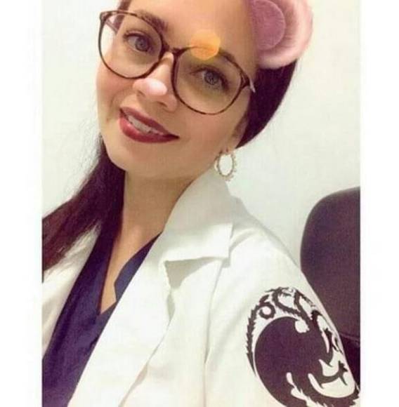 Tras descartar asalto, urgen traslado de doctora que fue apuñalada en West End (Fotos)