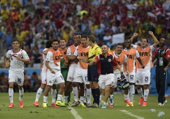 Costa Rica da una gran sorpresa y gana 3-1 a Uruguay