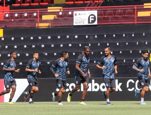 Vestidos de azul y negro, los Leones realizaron su último entreno antes de  la final de