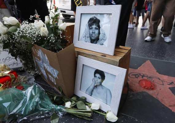 Fans rinden homenaje a Aretha Franklin, la Reina del Soul