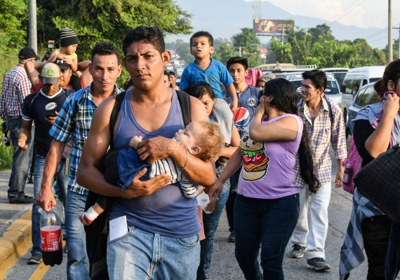 Así es la caravana de migrantes hondureños que se dirige a Estados Unidos