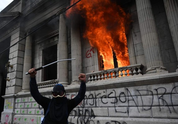 FOTOS: 14 datos para entender las masivas protestas en Guatemala